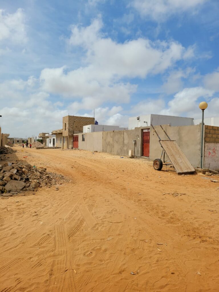 Visite sur site du projet immobilier de 3 500 logements de la COMICO, financé par la BHS, situé dans la commune de Bambilor à 35 km de Dakar