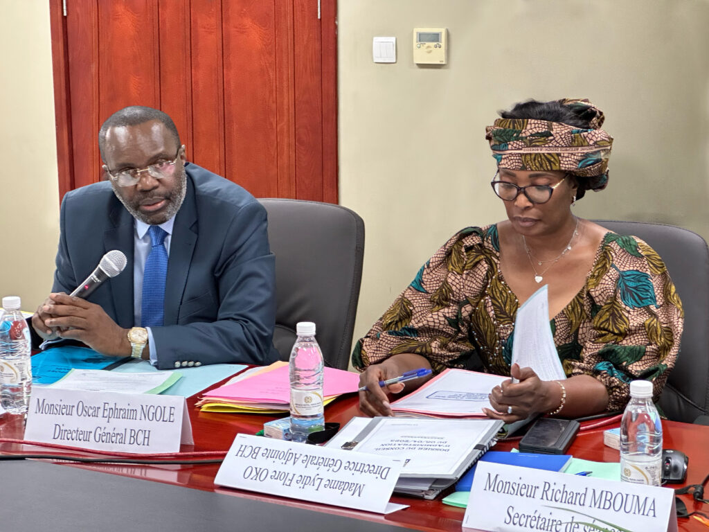 De gauche à droite, Monsieur Oscar Ephraim NGOLE- Directeur général de la BCH, Madame Lydie Flore OKO, Directrice générale adjointe de la BCH